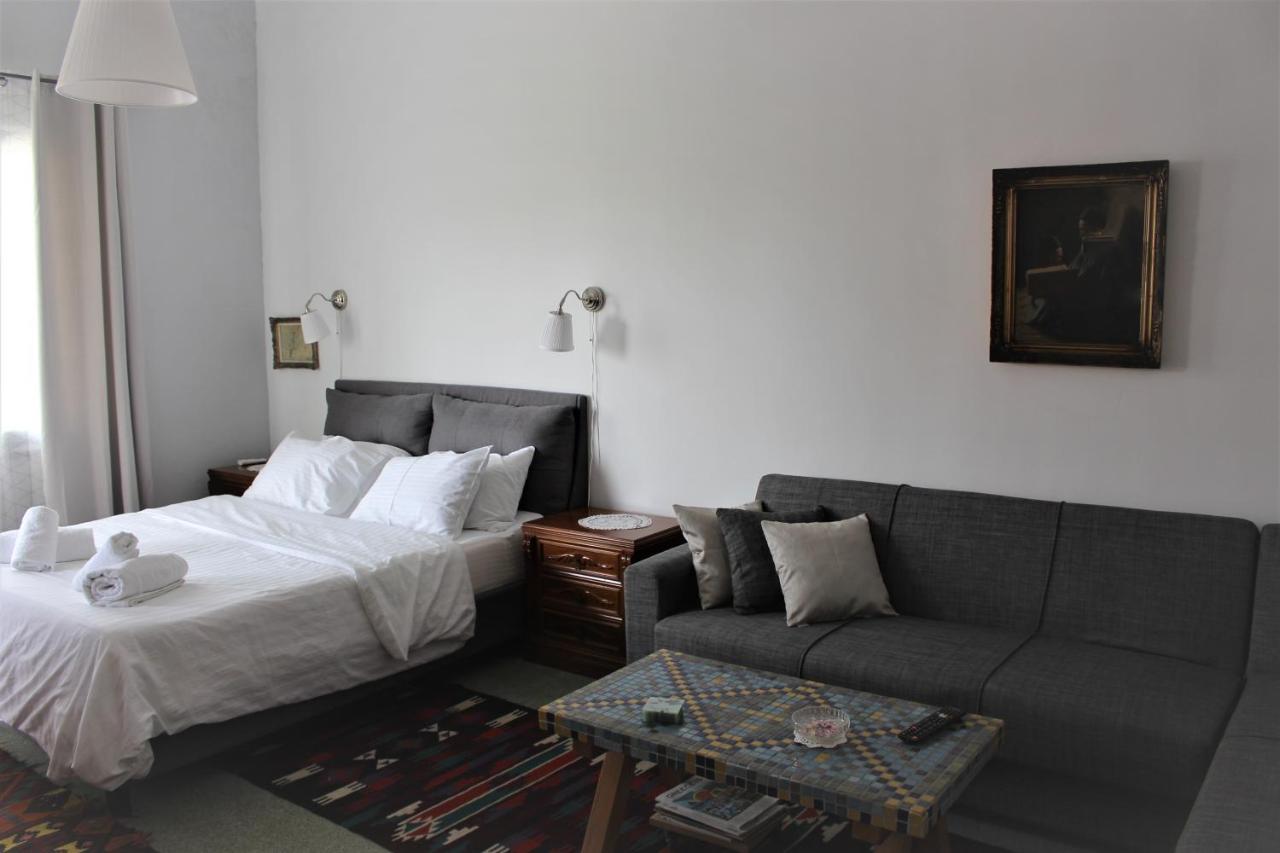 אתונה A Litte Taste Of Home Guest House מראה חיצוני תמונה