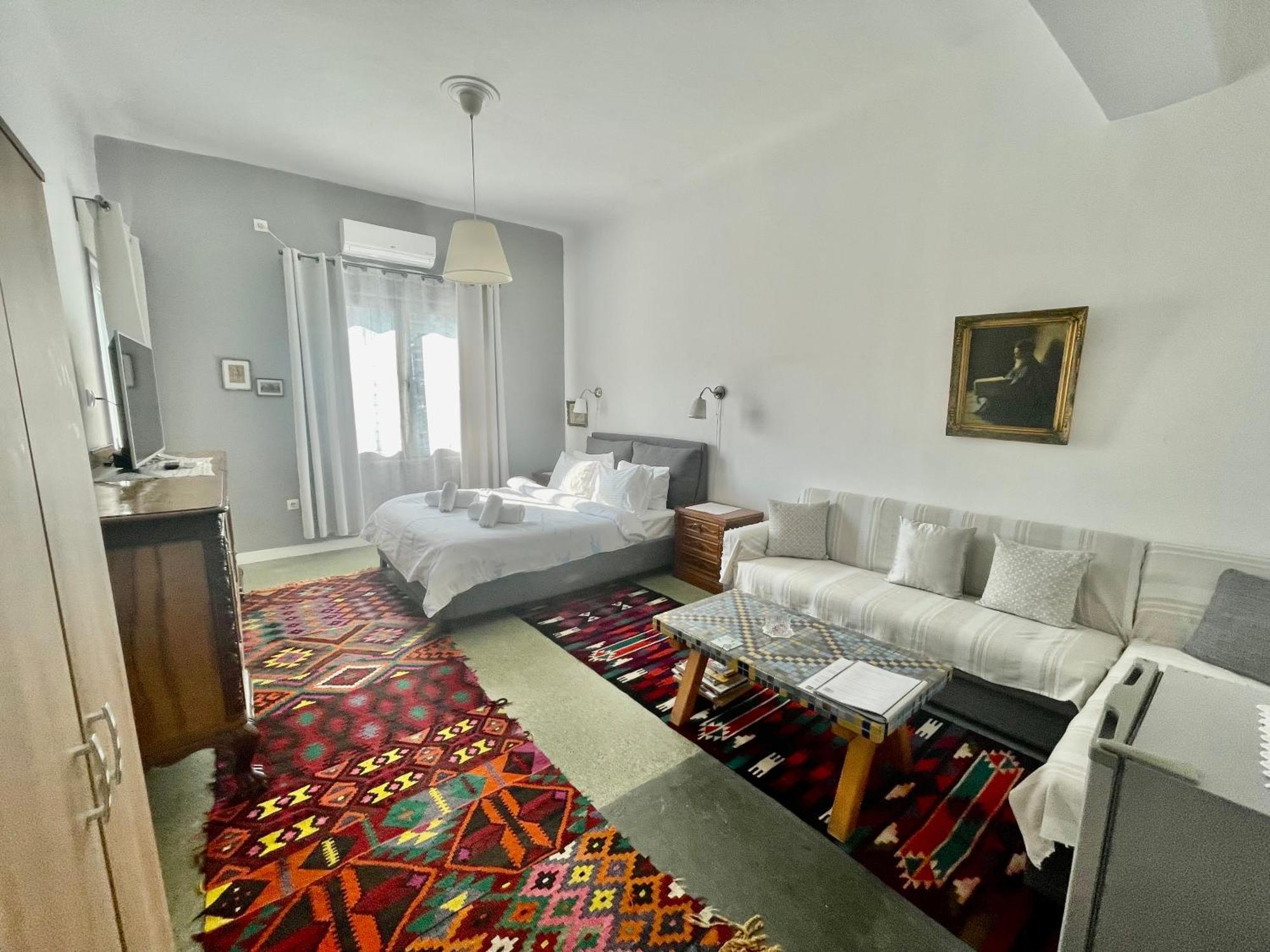 אתונה A Litte Taste Of Home Guest House מראה חיצוני תמונה