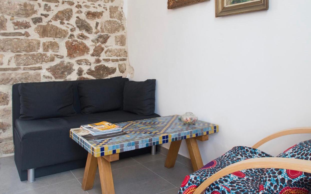 אתונה A Litte Taste Of Home Guest House מראה חיצוני תמונה