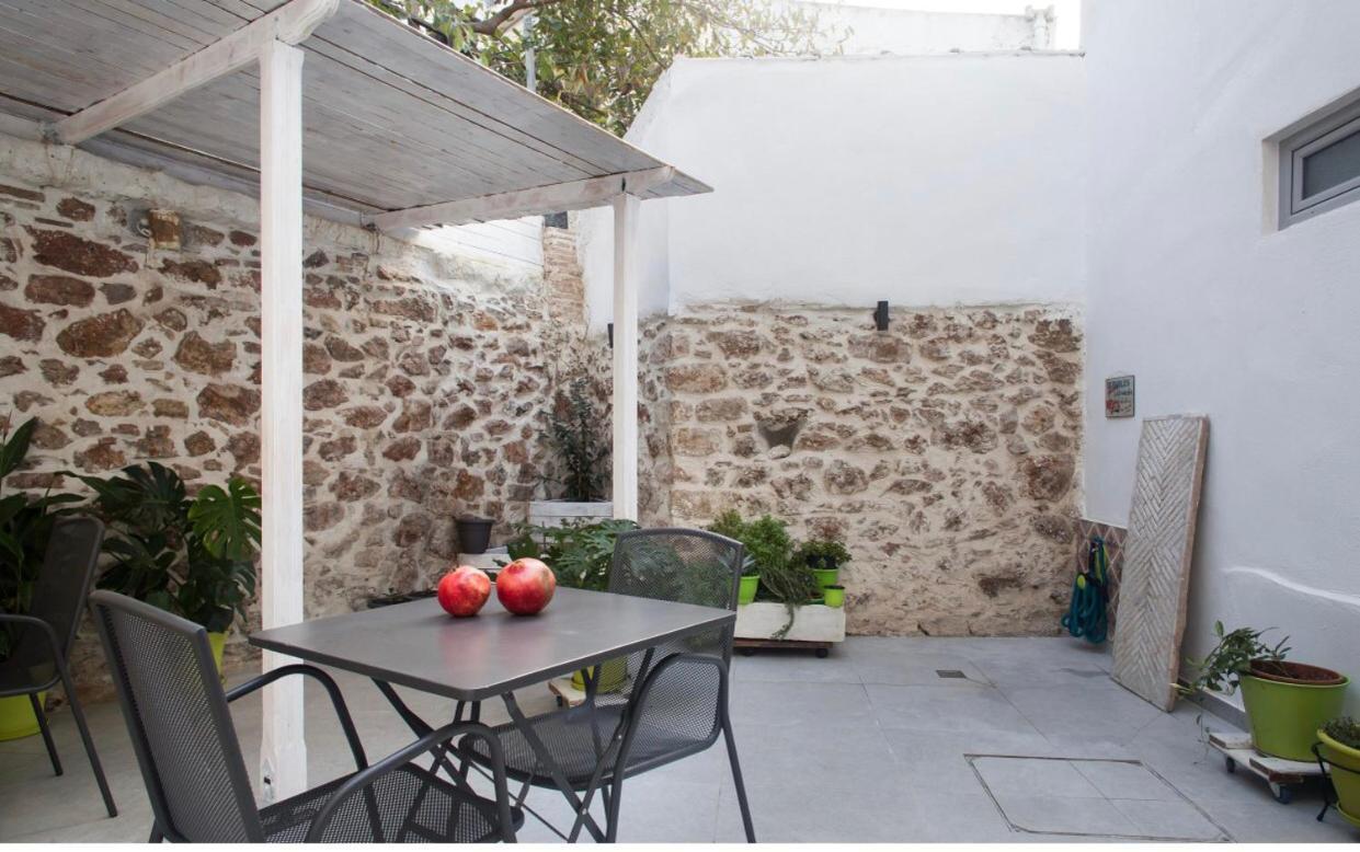 אתונה A Litte Taste Of Home Guest House מראה חיצוני תמונה